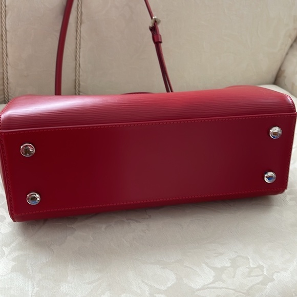 Louis Vuitton Carmine Epi Leather Brea MM bag - Picture 7 of 8